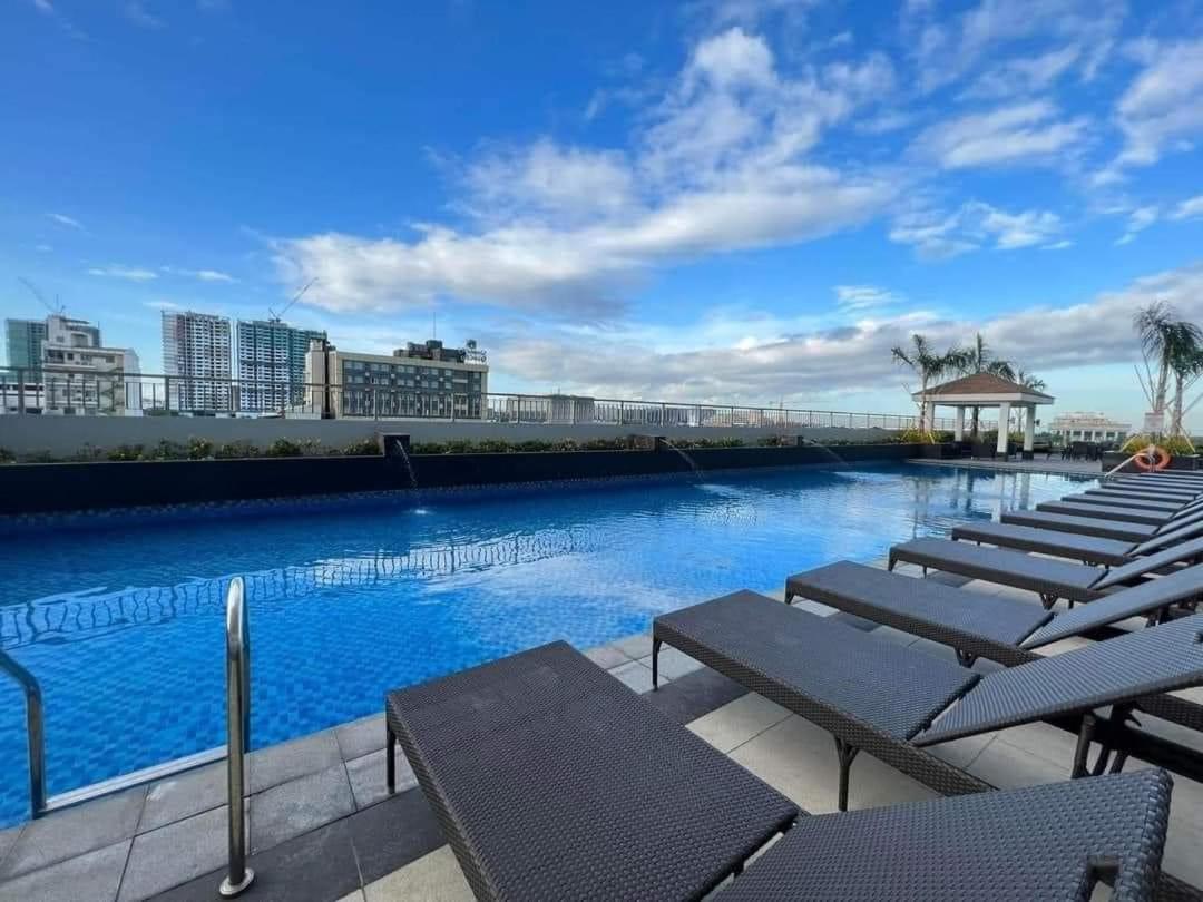 Coast Stay By J 40Th Floor Penthouse مانيلا المظهر الخارجي الصورة