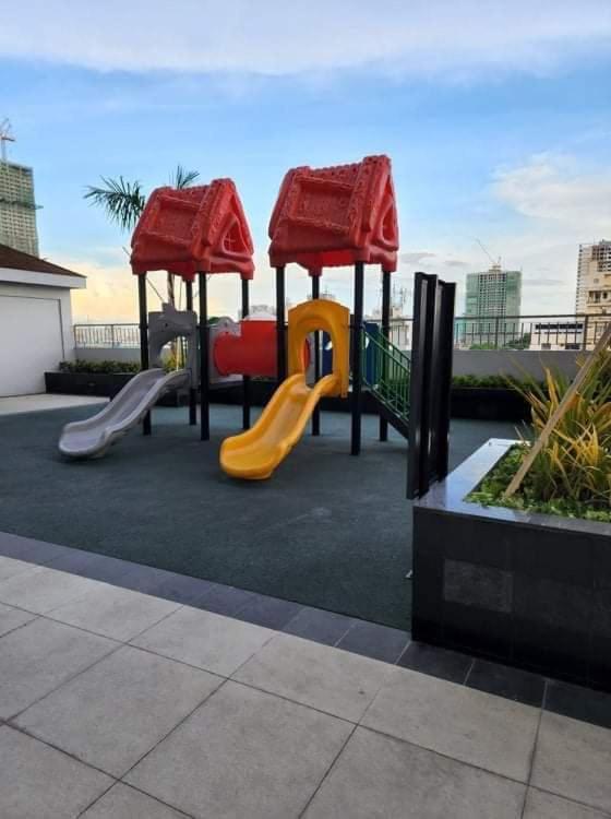 Coast Stay By J 40Th Floor Penthouse مانيلا المظهر الخارجي الصورة